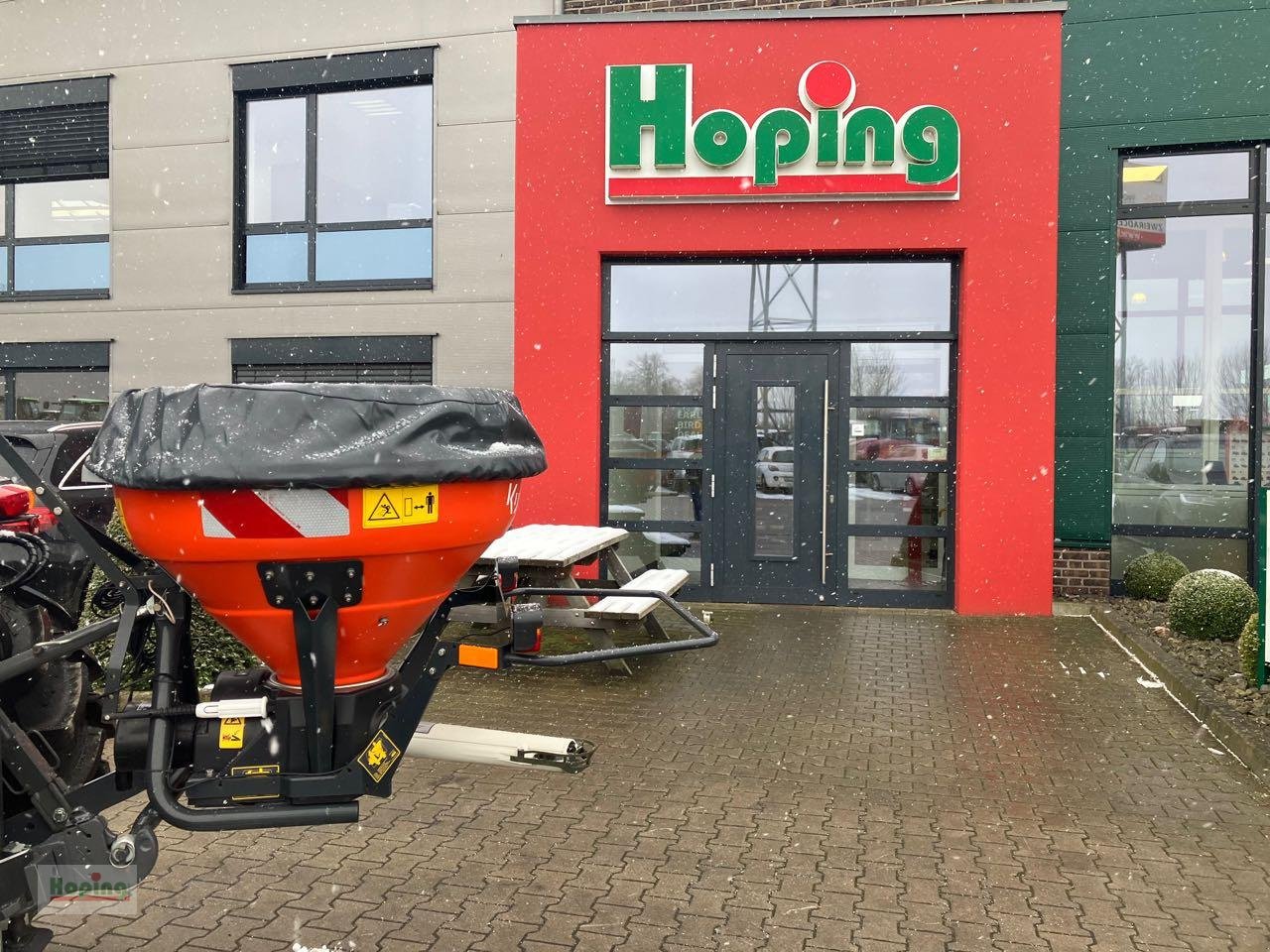 Sandstreuer & Salzstreuer des Typs Kubota VS220, Neumaschine in Bakum (Bild 1)