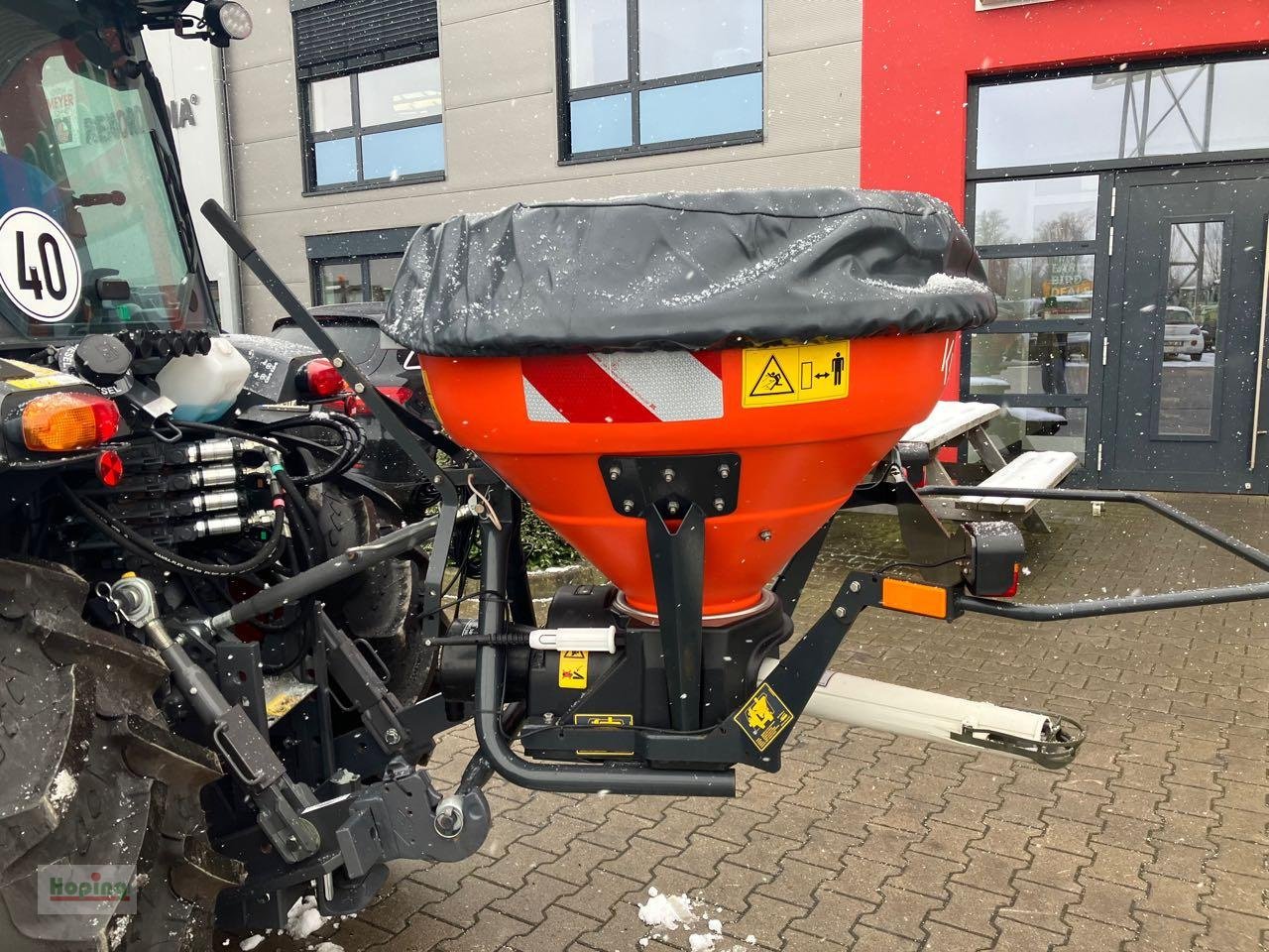 Sandstreuer & Salzstreuer des Typs Kubota VS220, Neumaschine in Bakum (Bild 2)