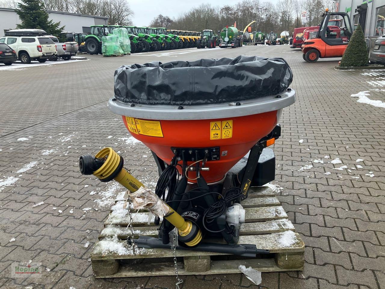 Sandstreuer & Salzstreuer des Typs Kubota VS330, Neumaschine in Bakum (Bild 2)