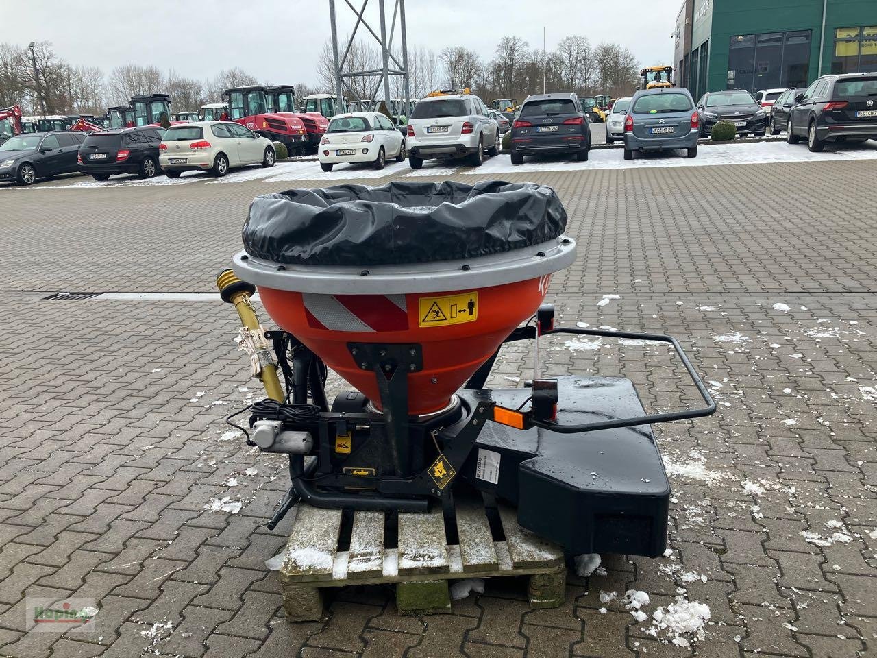 Sandstreuer & Salzstreuer des Typs Kubota VS330, Neumaschine in Bakum (Bild 3)