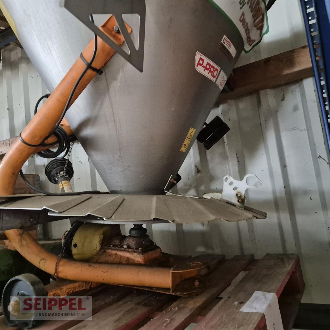 Sandstreuer & Salzstreuer des Typs Kubota WDS-P-PRO300 Winterdienststreuer, Neumaschine in Groß-Umstadt (Bild 3)