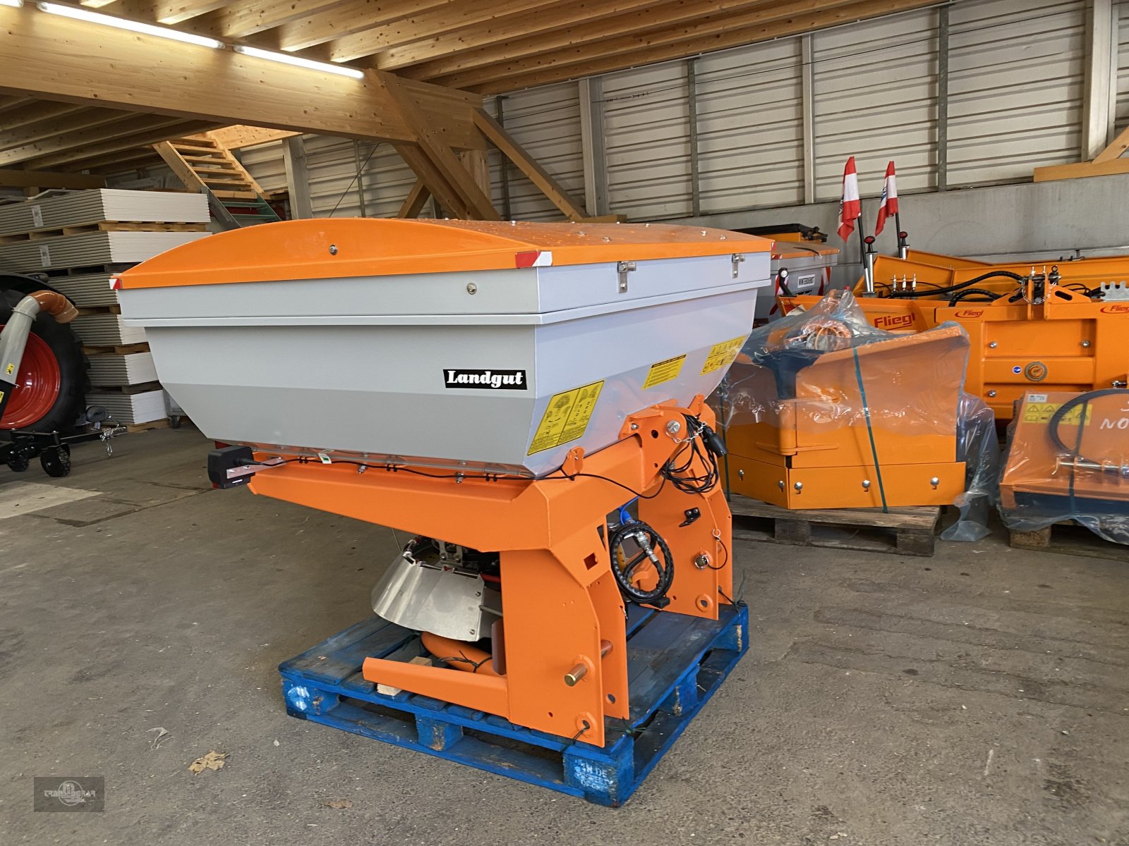 Sandstreuer & Salzstreuer des Typs Landgut Herkules 844 INOX Salzstreuer und Splittstreuer in allen Variationen, Gebrauchtmaschine in Rankweil (Bild 4)