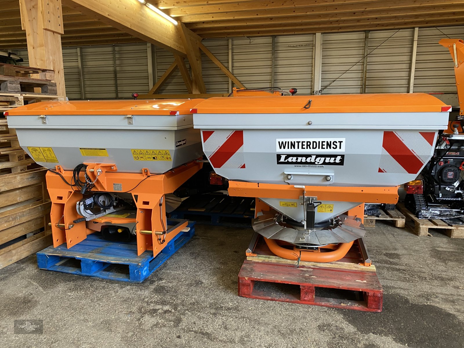 Sandstreuer & Salzstreuer des Typs Landgut Herkules 844 INOX Salzstreuer und Splittstreuer in allen Variationen, Gebrauchtmaschine in Rankweil (Bild 9)