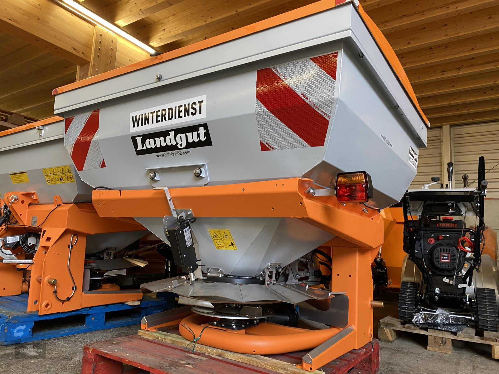 Sandstreuer & Salzstreuer des Typs Landgut Herkules 844 INOX Salzstreuer und Splittstreuer in allen Variationen, Gebrauchtmaschine in Rankweil (Bild 12)