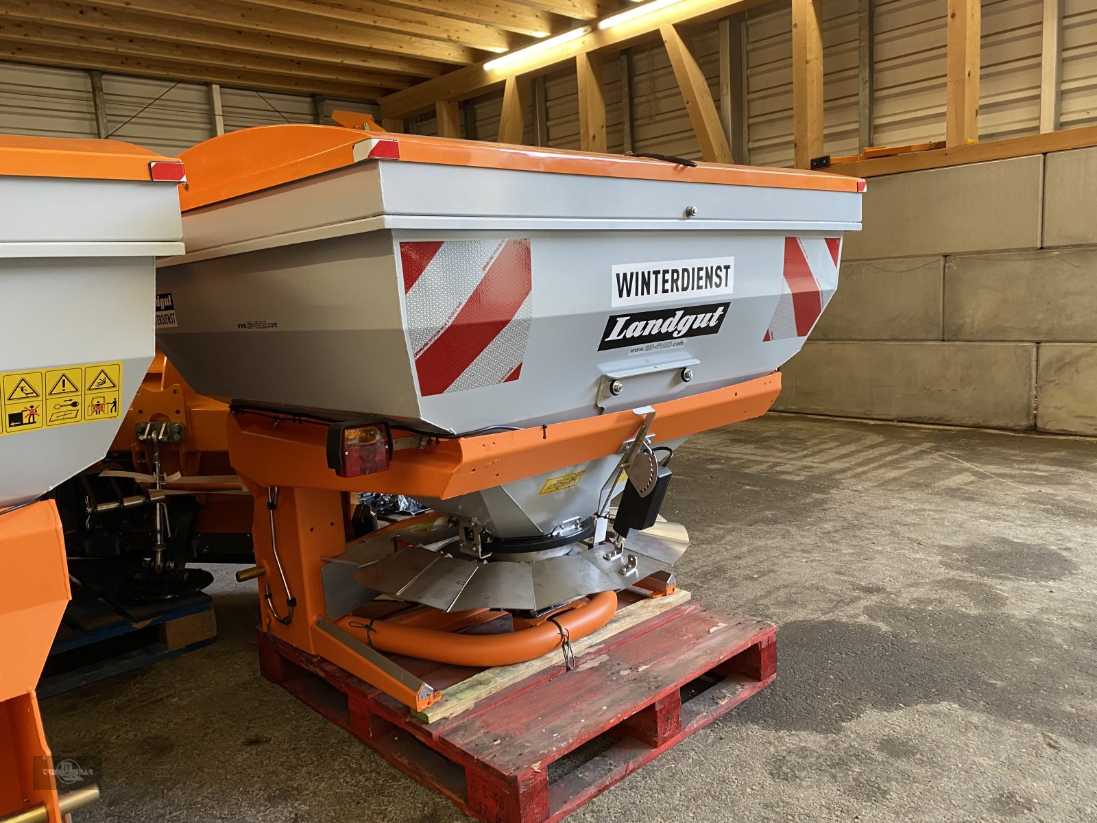 Sandstreuer & Salzstreuer des Typs Landgut Herkules 844 INOX Salzstreuer und Splittstreuer in allen Variationen, Gebrauchtmaschine in Rankweil (Bild 13)