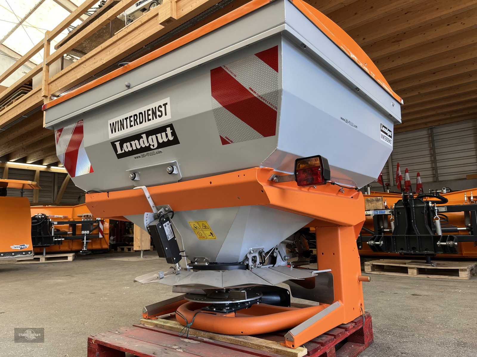 Sandstreuer & Salzstreuer des Typs Landgut Herkules 844 INOX Salzstreuer und Splittstreuer in allen Variationen, Gebrauchtmaschine in Rankweil (Bild 1)