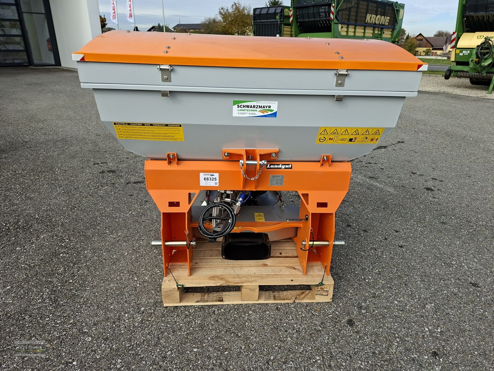 Sandstreuer & Salzstreuer des Typs Landgut Herkules 844H Inox-F, Neumaschine in Gampern (Bild 4)