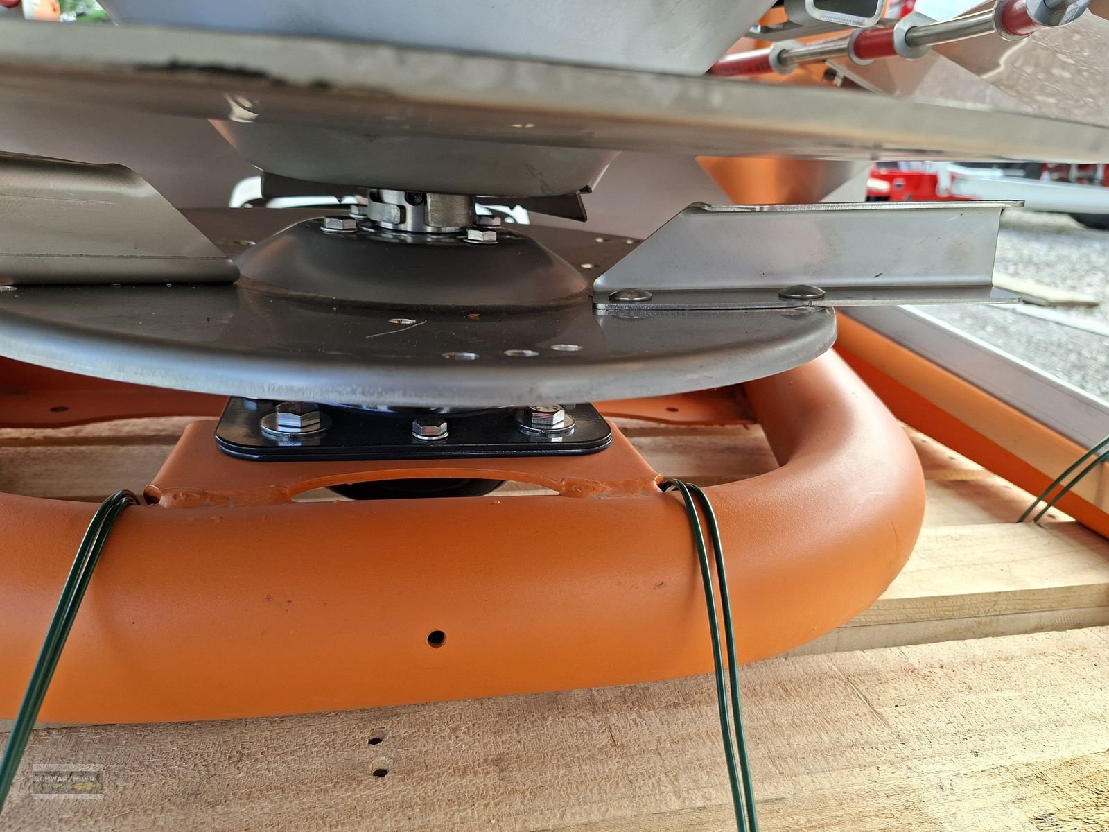 Sandstreuer & Salzstreuer des Typs Landgut Herkules 844H Inox-F, Neumaschine in Gampern (Bild 13)