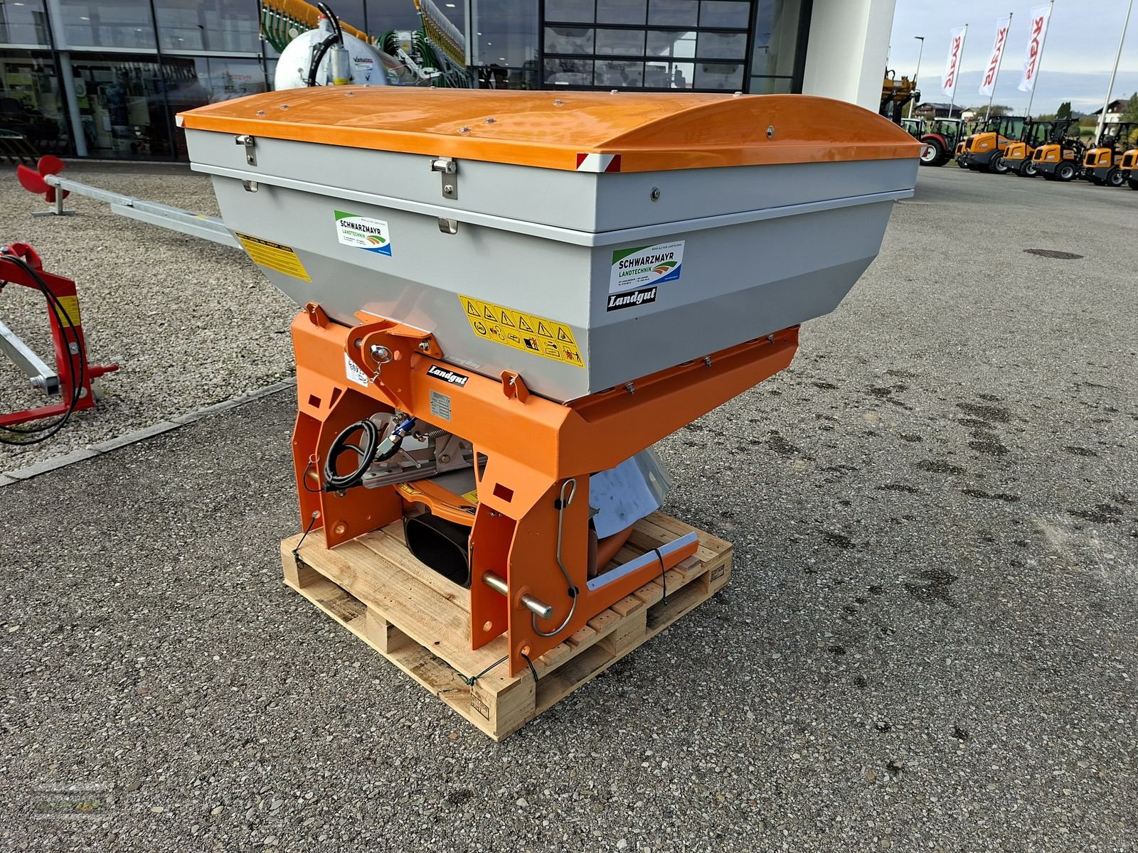 Sandstreuer & Salzstreuer des Typs Landgut Herkules 844H Inox-F, Neumaschine in Gampern (Bild 3)