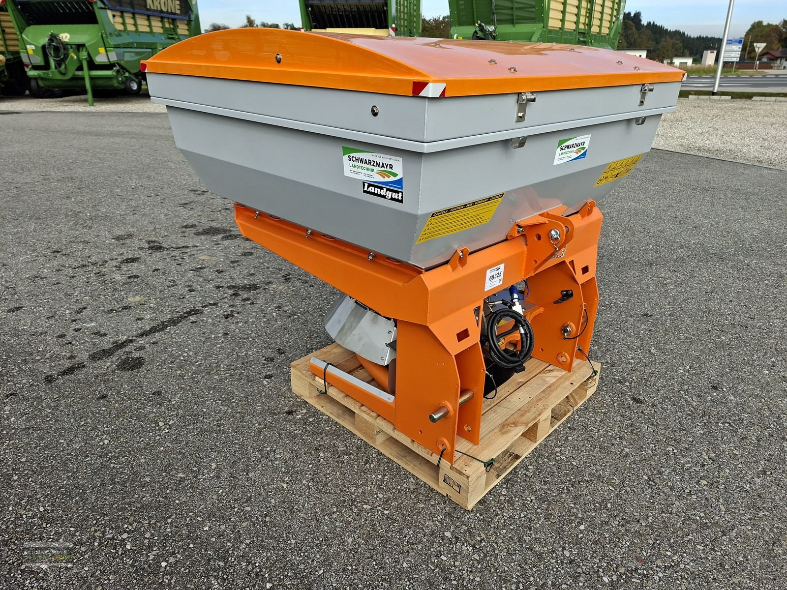 Sandstreuer & Salzstreuer des Typs Landgut Herkules 844H Inox-F, Neumaschine in Gampern (Bild 5)