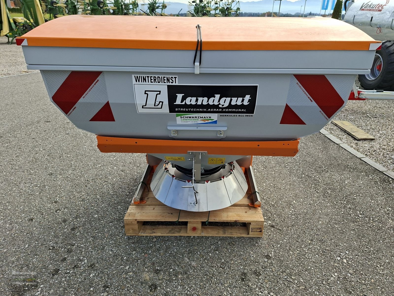 Sandstreuer & Salzstreuer des Typs Landgut Herkules 844H Inox-F, Neumaschine in Gampern (Bild 9)