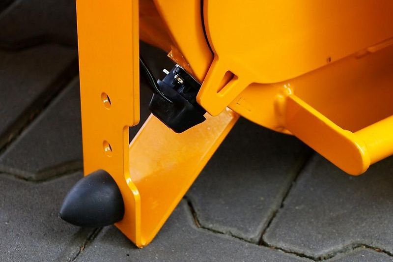 Sandstreuer & Salzstreuer des Typs laski Laubsauger Laubgebläse Laubladegebläse Laubhäcksler, Gebrauchtmaschine in Schmallenberg (Bild 5)