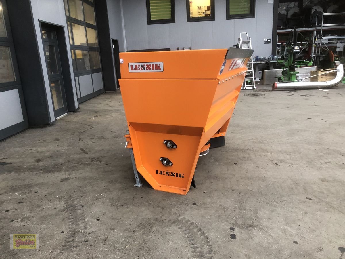 Sandstreuer & Salzstreuer des Typs Lesnik Lesnik PR18 Selbstlade-Tellerstreuer 1500Liter, Neumaschine in Kötschach (Bild 9)