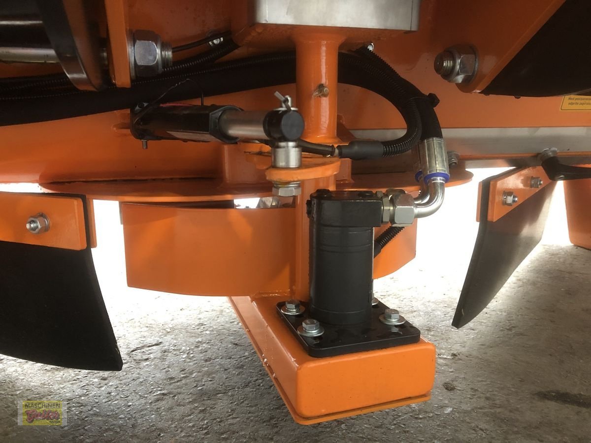 Sandstreuer & Salzstreuer des Typs Lesnik Lesnik PR18 Selbstlade-Tellerstreuer 1500Liter, Neumaschine in Kötschach (Bild 18)