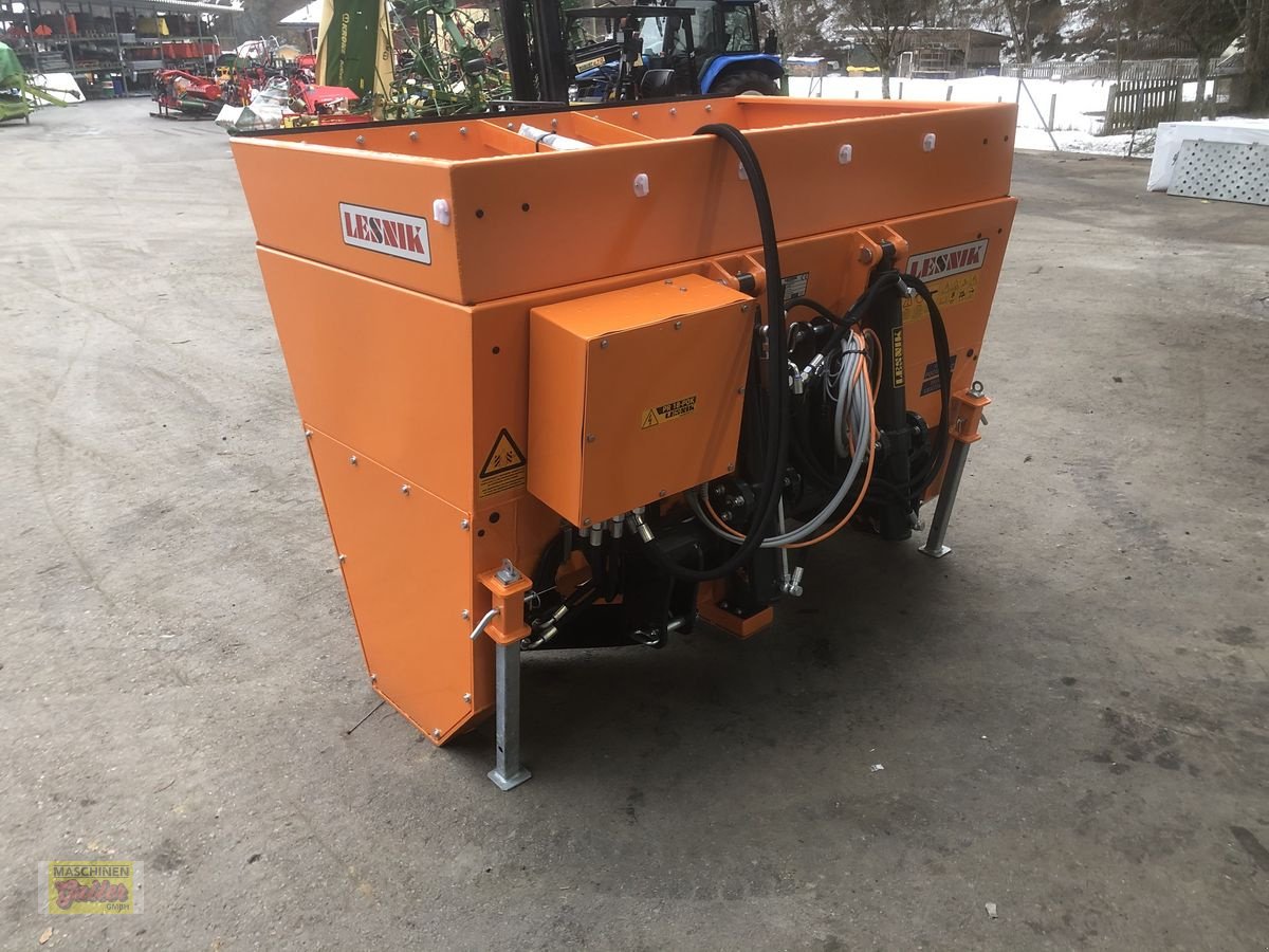 Sandstreuer & Salzstreuer des Typs Lesnik Lesnik PR18 Selbstlade-Tellerstreuer 1500Liter, Neumaschine in Kötschach (Bild 11)