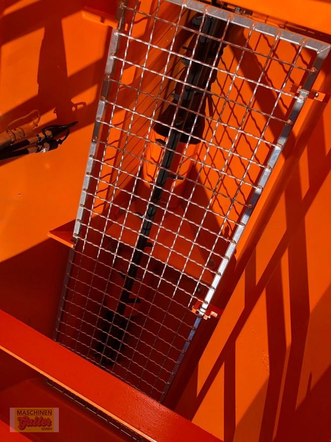 Sandstreuer & Salzstreuer des Typs Lesnik Lesnik PR18 Selbstlade-Tellerstreuer 1500Liter, Neumaschine in Kötschach (Bild 3)