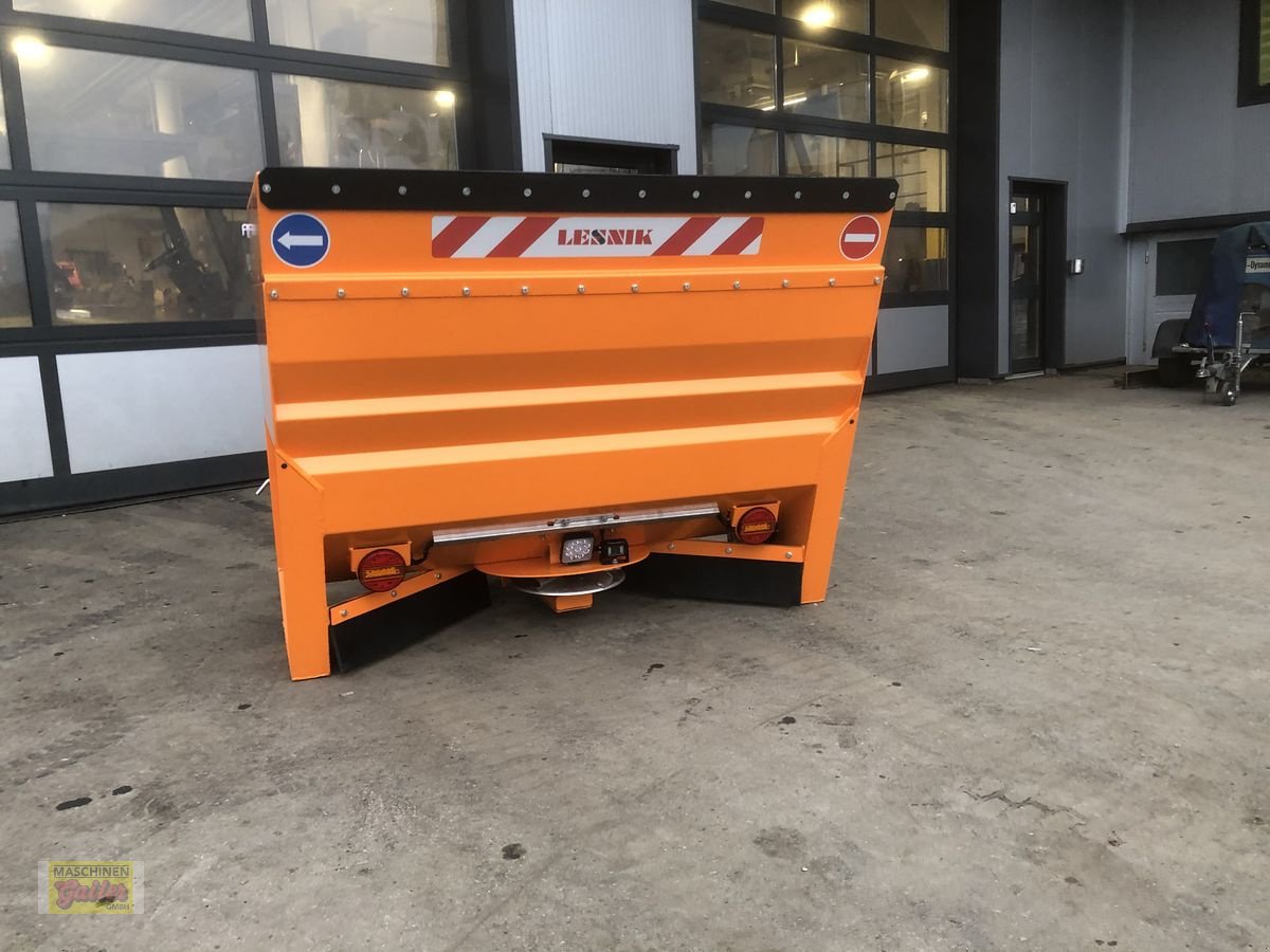 Sandstreuer & Salzstreuer des Typs Lesnik Lesnik PR18 Selbstlade-Tellerstreuer 1500Liter, Neumaschine in Kötschach (Bild 19)
