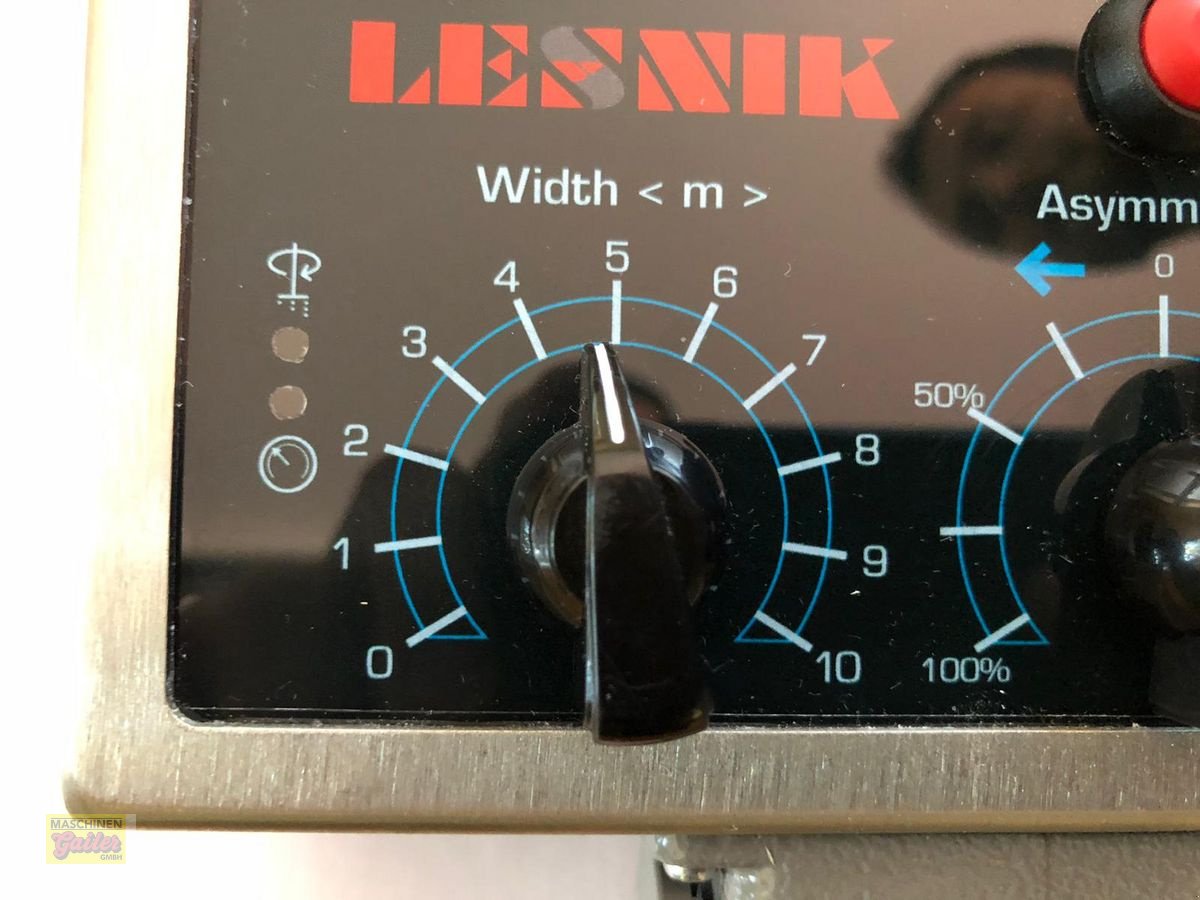 Sandstreuer & Salzstreuer des Typs Lesnik Lesnik PR18 Selbstlade-Tellerstreuer 1500Liter, Neumaschine in Kötschach (Bild 5)