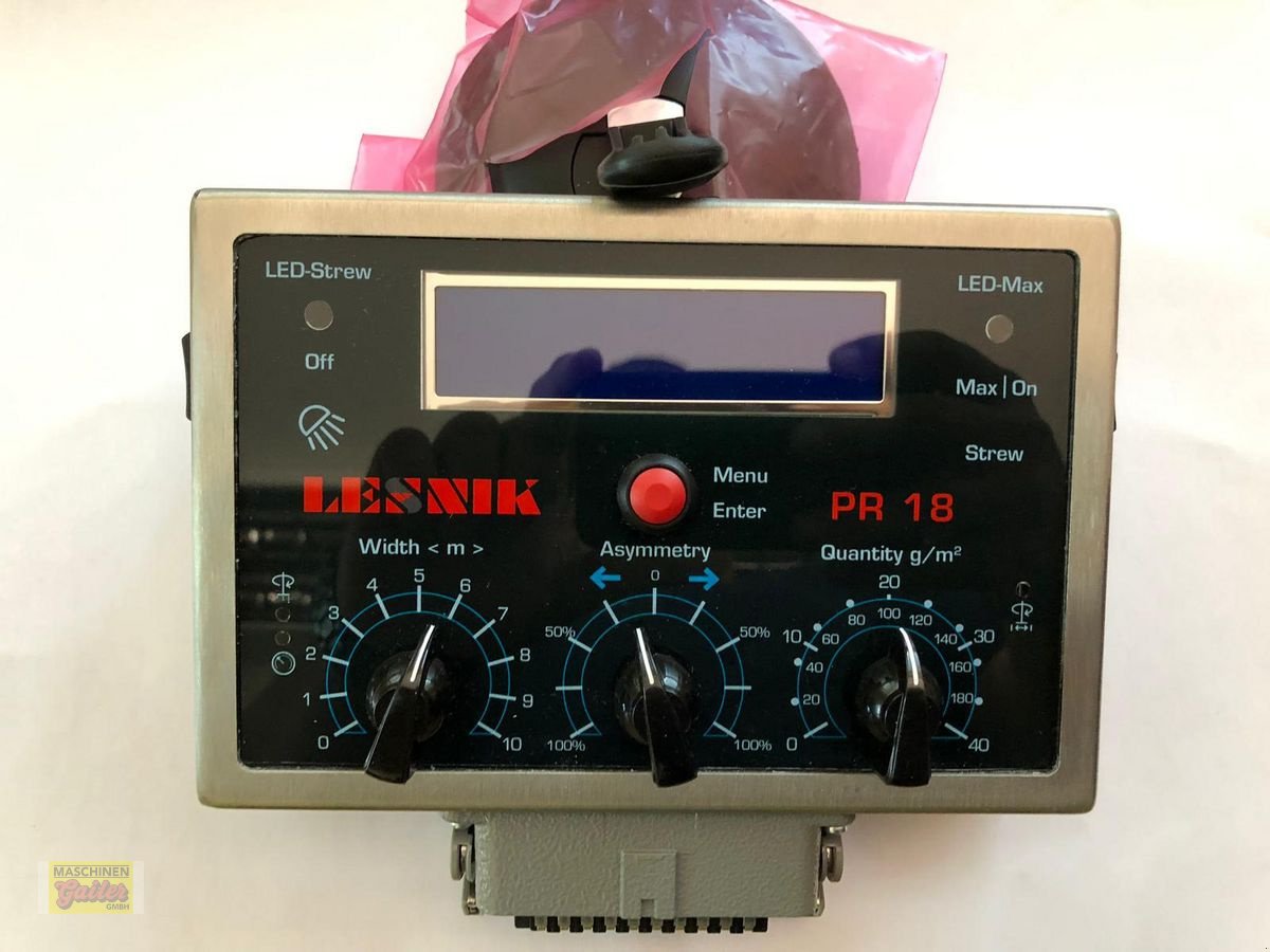 Sandstreuer & Salzstreuer des Typs Lesnik Lesnik PR18 Selbstlade-Tellerstreuer 1500Liter, Neumaschine in Kötschach (Bild 4)