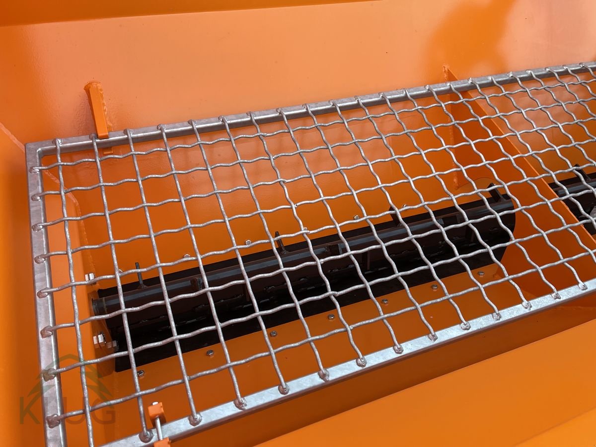 Sandstreuer & Salzstreuer of the type Lesnik PL23 Selbstlade Walzenstreuer, Neumaschine in Pirching am Traubenberg (Picture 15)