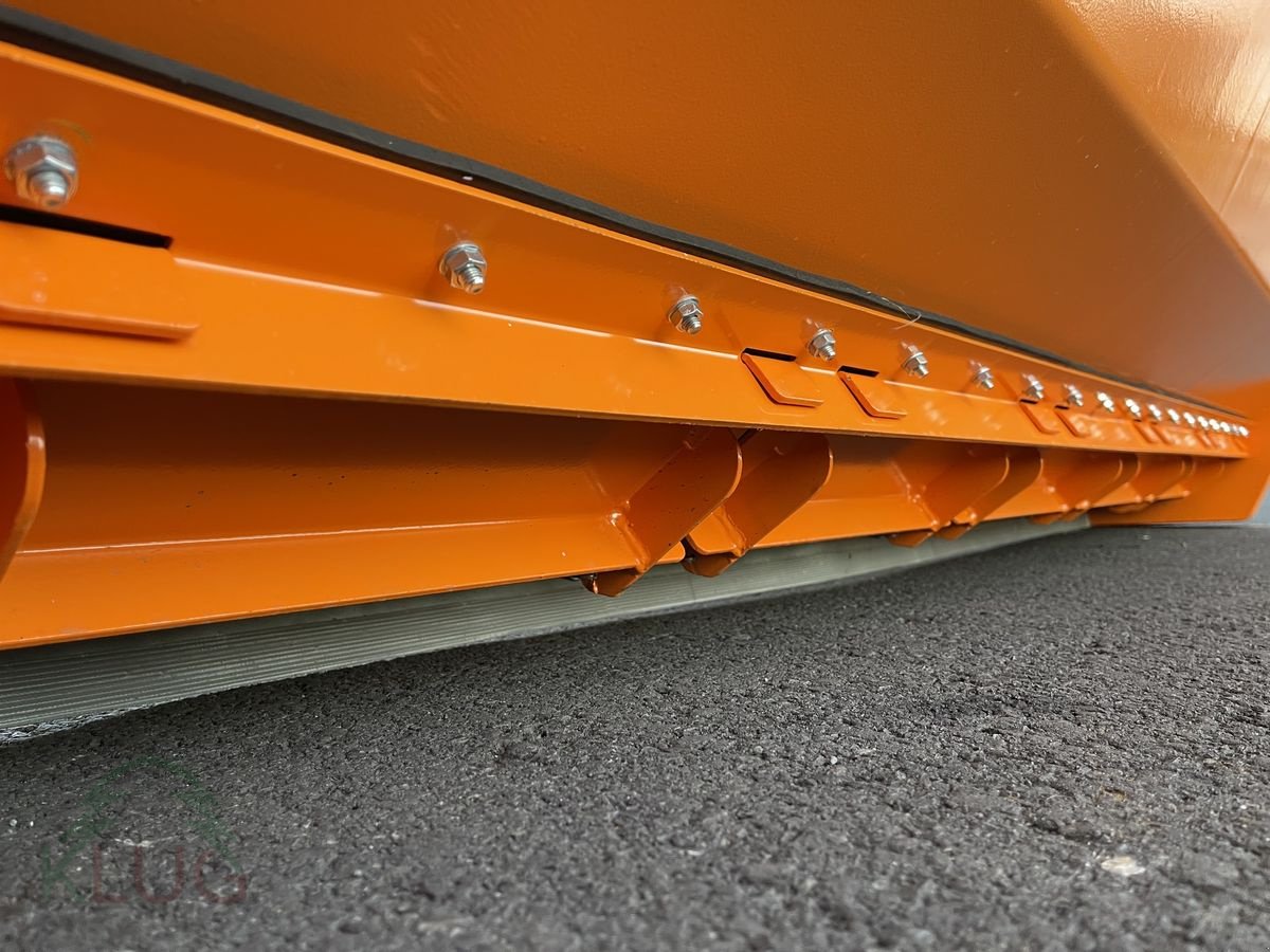 Sandstreuer & Salzstreuer of the type Lesnik PL23 Selbstlade Walzenstreuer, Neumaschine in Pirching am Traubenberg (Picture 17)