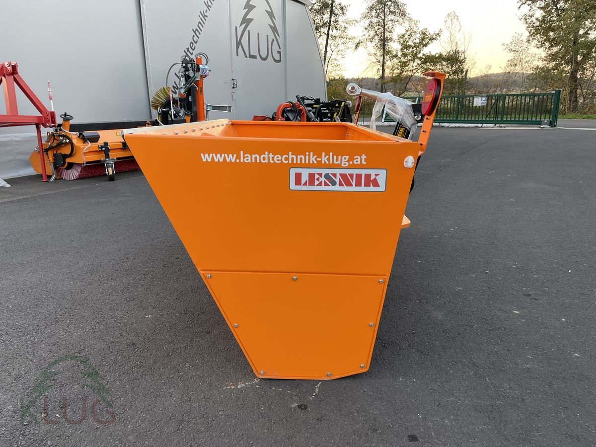 Sandstreuer & Salzstreuer of the type Lesnik PL23 Selbstlade Walzenstreuer, Neumaschine in Pirching am Traubenberg (Picture 5)