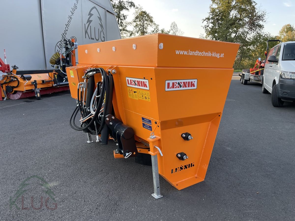 Sandstreuer & Salzstreuer des Typs Lesnik PR18 PRO+ Profi-Selbstlade-Tellerstreuer, Neumaschine in Pirching am Traubenberg (Bild 5)