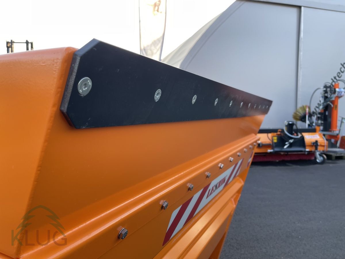 Sandstreuer & Salzstreuer des Typs Lesnik PR18 PRO+ Profi-Selbstlade-Tellerstreuer, Neumaschine in Pirching am Traubenberg (Bild 13)