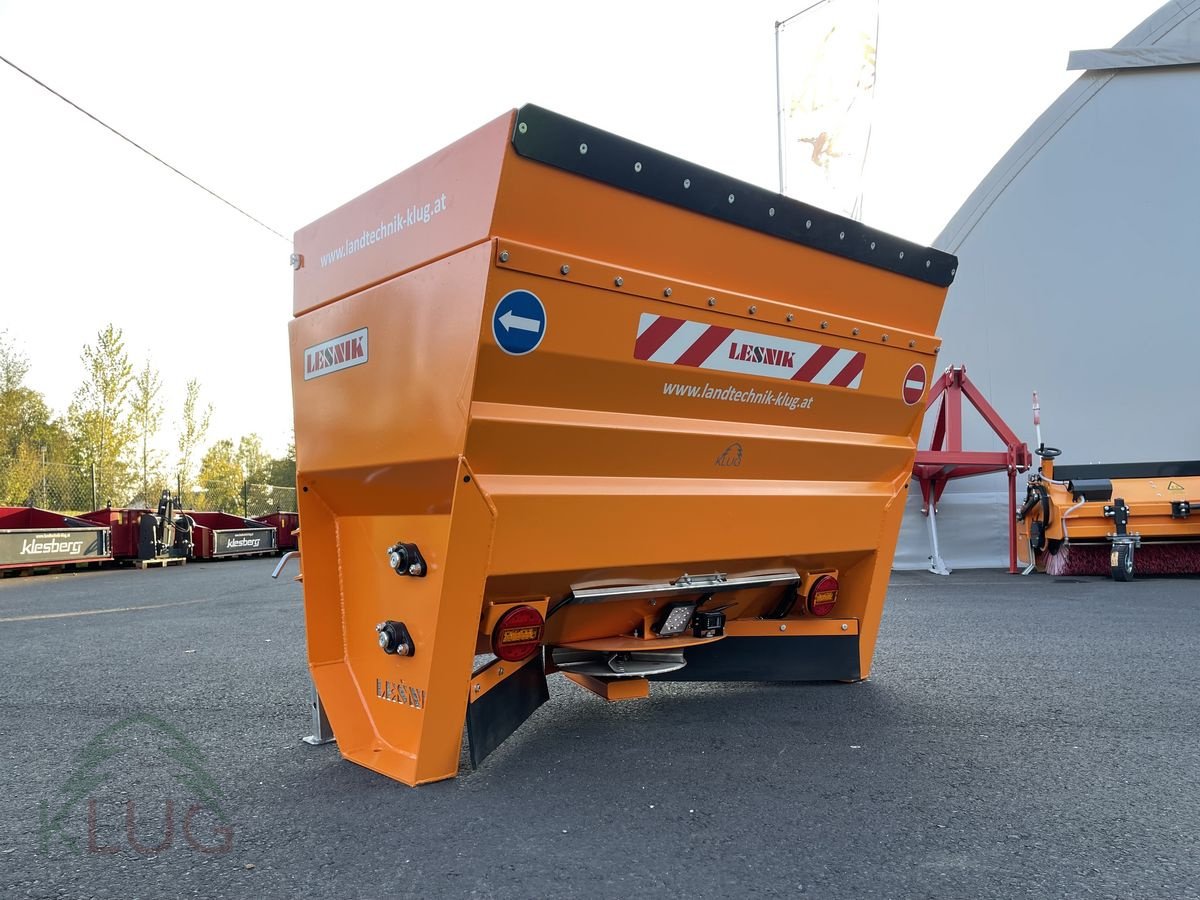 Sandstreuer & Salzstreuer des Typs Lesnik PR18 PRO+ Profi-Selbstlade-Tellerstreuer, Neumaschine in Pirching am Traubenberg (Bild 17)