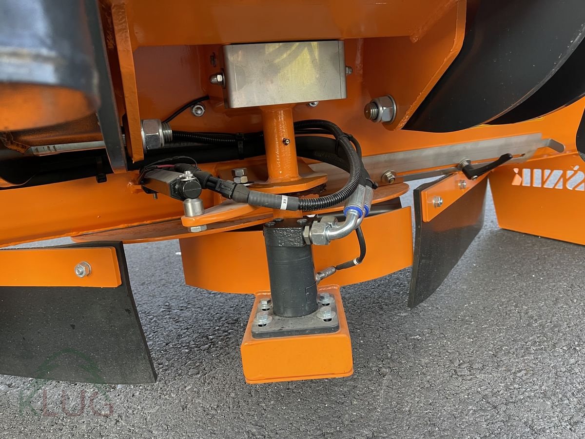 Sandstreuer & Salzstreuer des Typs Lesnik PR18 PRO+ Profi-Selbstlade-Tellerstreuer, Neumaschine in Pirching am Traubenberg (Bild 11)