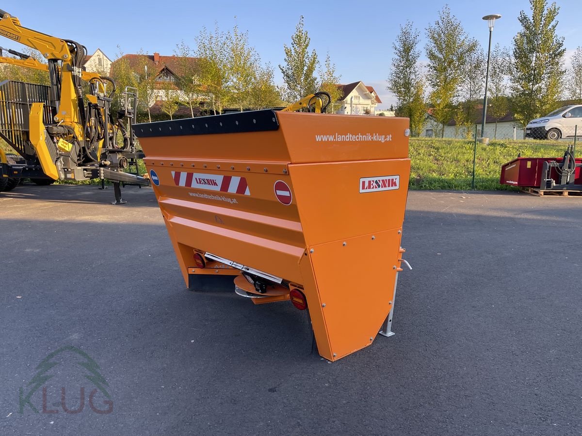 Sandstreuer & Salzstreuer des Typs Lesnik PR18 PRO+ Profi-Selbstlade-Tellerstreuer, Neumaschine in Pirching am Traubenberg (Bild 2)