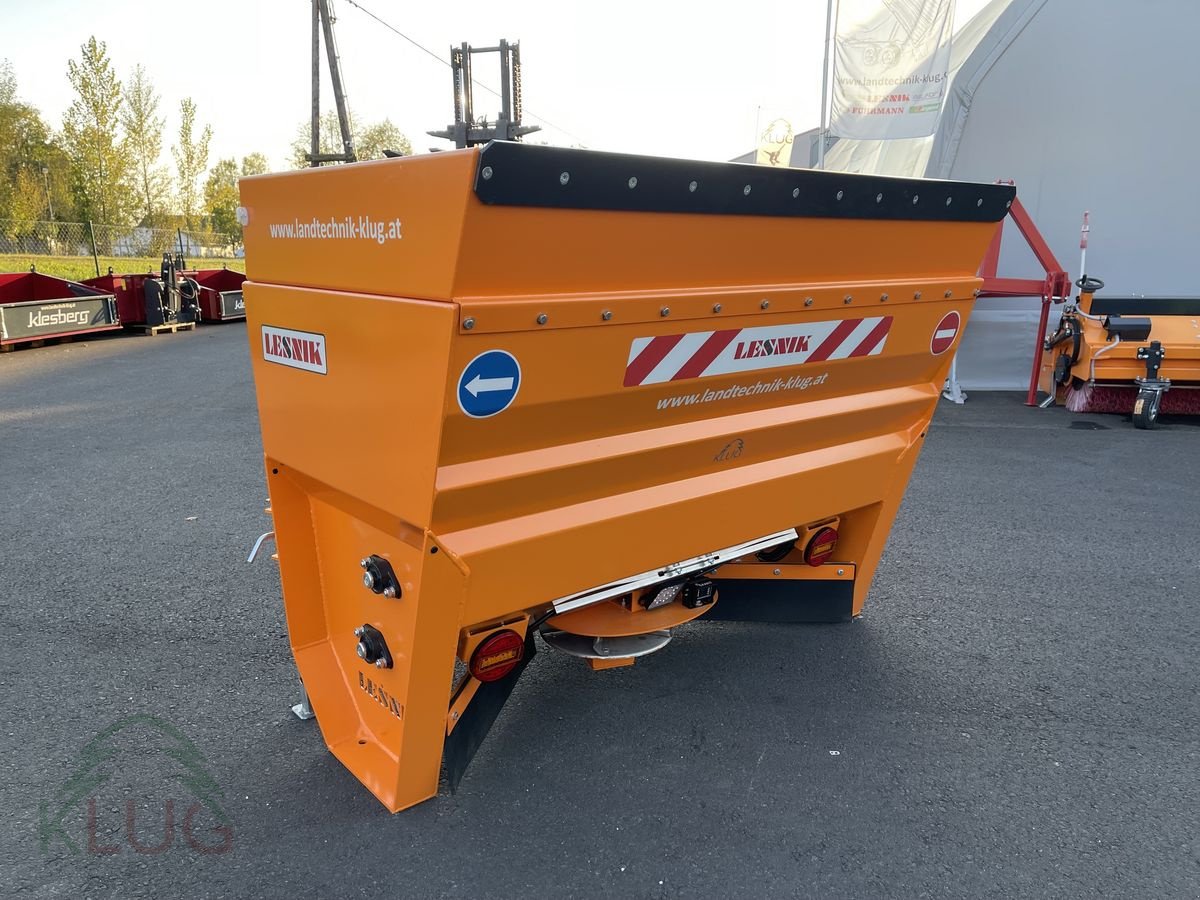 Sandstreuer & Salzstreuer des Typs Lesnik PR18 PRO+ Profi-Selbstlade-Tellerstreuer, Neumaschine in Pirching am Traubenberg (Bild 1)
