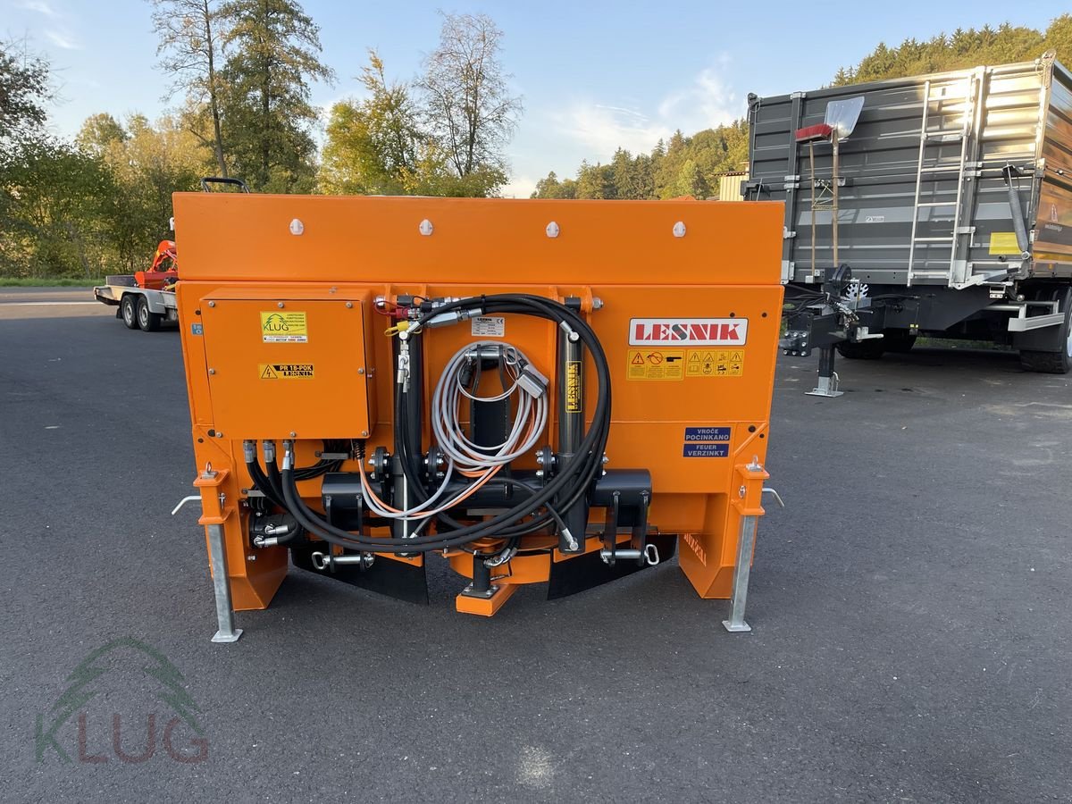 Sandstreuer & Salzstreuer des Typs Lesnik PR18 PRO+ Profi-Selbstlade-Tellerstreuer, Neumaschine in Pirching am Traubenberg (Bild 7)
