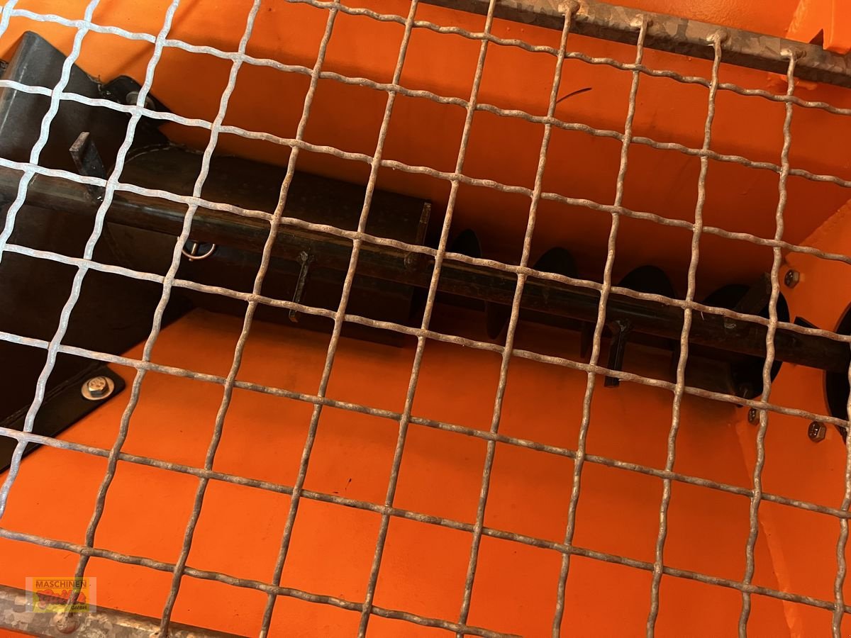 Sandstreuer & Salzstreuer des Typs Lesnik PR18 Selbstlade-Tellerstreuer 1000Liter, Neumaschine in Kötschach (Bild 12)