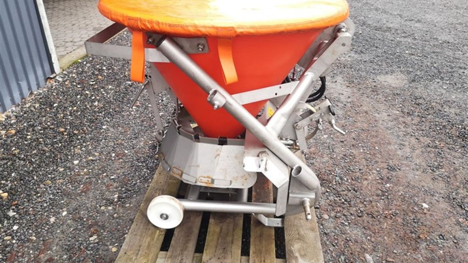 Sandstreuer & Salzstreuer of the type Matev SPR-DS 125 IX, Gebrauchtmaschine in Glamsbjerg (Picture 3)