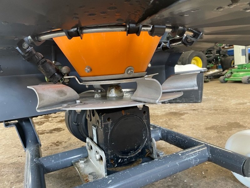 Sandstreuer & Salzstreuer typu Matev SPR-DS 400 ST, Gebrauchtmaschine v Lauterberg/Barbis (Obrázek 2)