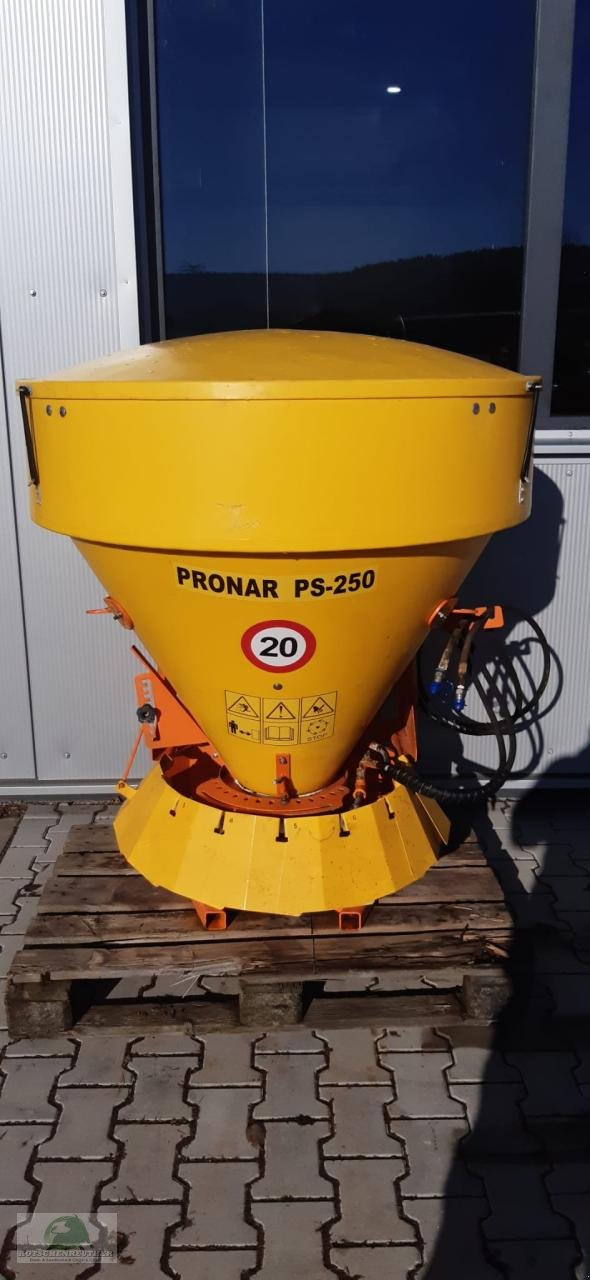 Sandstreuer & Salzstreuer des Typs PRONAR PS-250, Gebrauchtmaschine in Hofheim (Bild 3)
