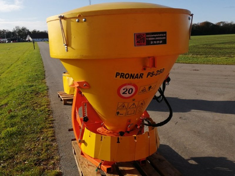 Sandstreuer & Salzstreuer tip PRONAR PS-250M, Gebrauchtmaschine in Vrå (Poză 1)