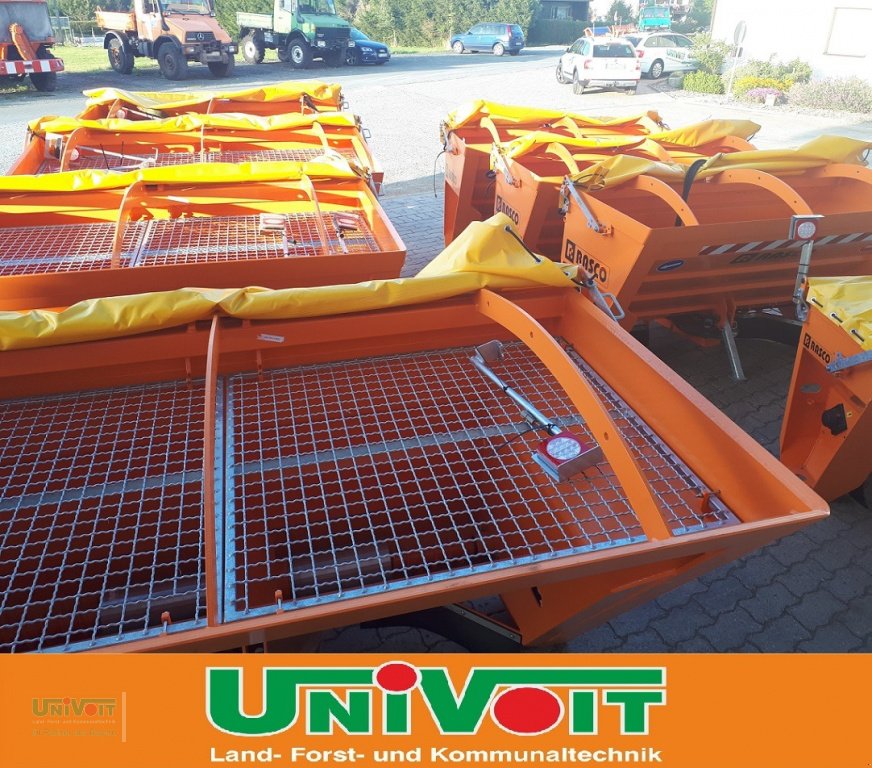 Sandstreuer & Salzstreuer des Typs Rasco Rasco Salzstreuer TRP 0.65 m³ Traktor Dreipunktstreuer Winterdienst, Neumaschine in Warmensteinach (Bild 2)