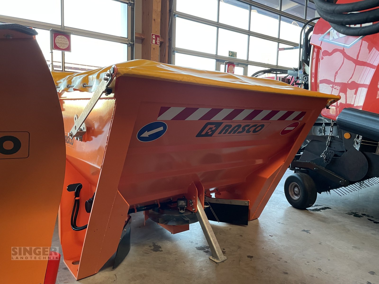 Sandstreuer & Salzstreuer of the type Rasco TRP 0.65, Salzstreuer, Selbstlader, Neumaschine in Biessenhofen (Picture 1)