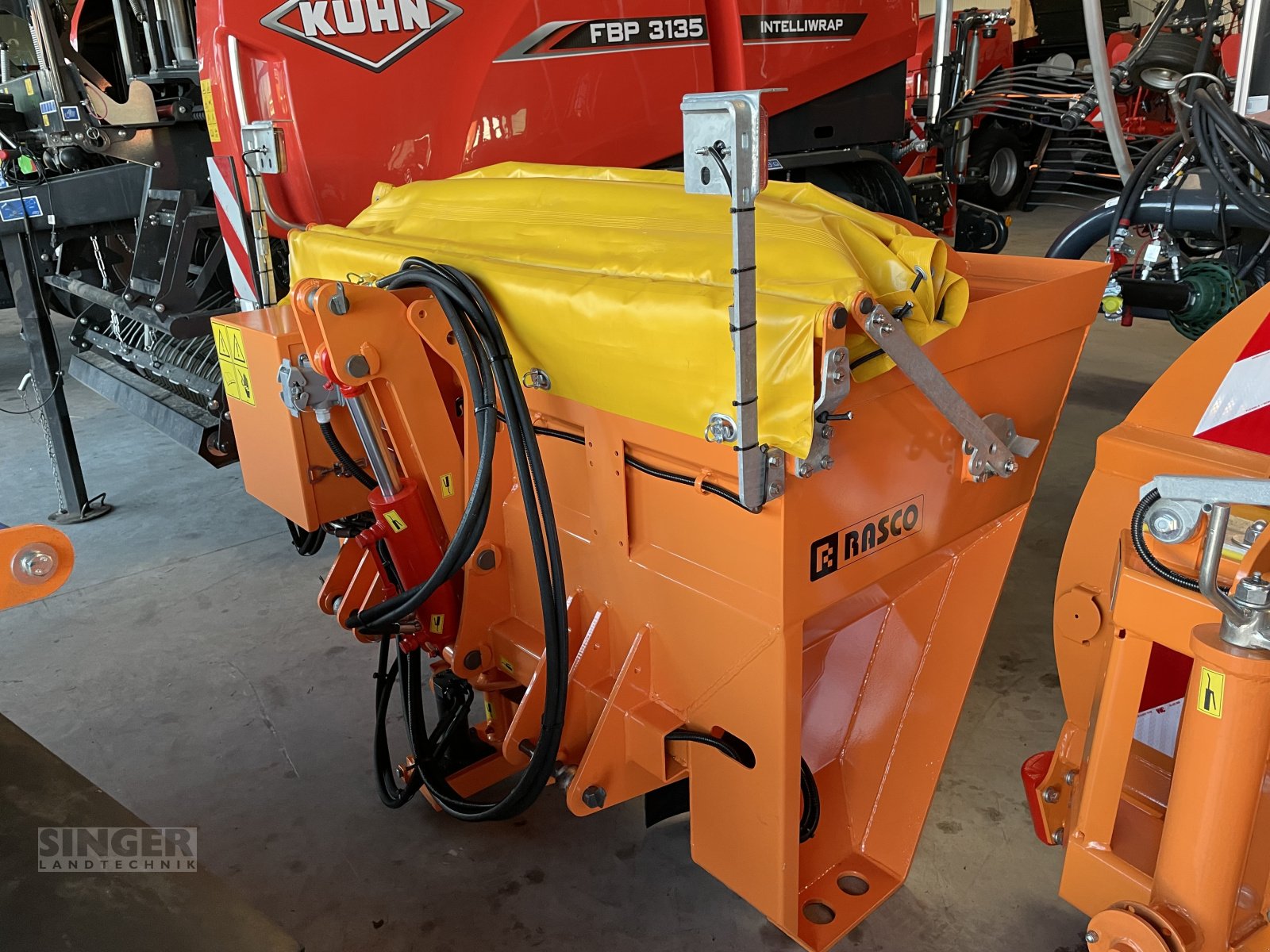 Sandstreuer & Salzstreuer of the type Rasco TRP 0.65, Salzstreuer, Selbstlader, Neumaschine in Biessenhofen (Picture 7)