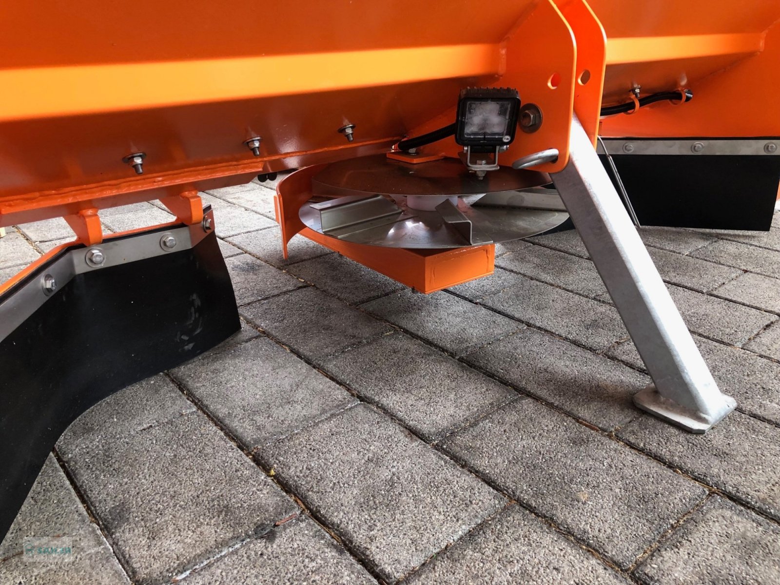 Sandstreuer & Salzstreuer del tipo Rasco TRP 1.0, Neumaschine In Landsberg (Immagine 4)