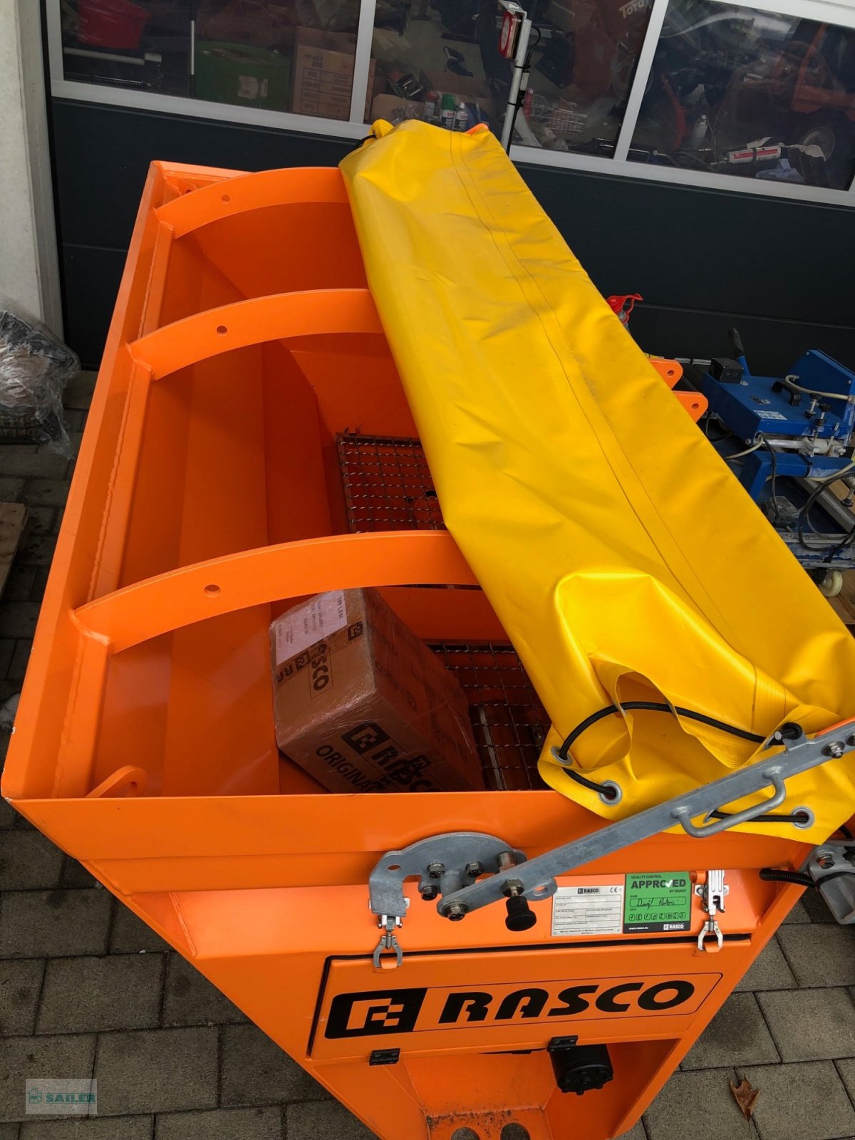 Sandstreuer & Salzstreuer del tipo Rasco TRP 1.0, Neumaschine In Landsberg (Immagine 5)