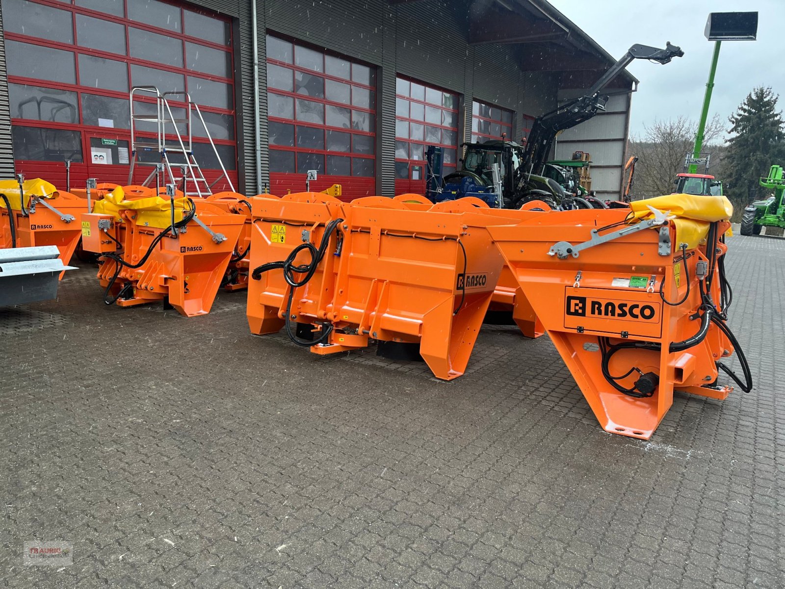 Sandstreuer & Salzstreuer des Typs Rasco TRP1,5, Neumaschine in Mainburg/Wambach (Bild 2)