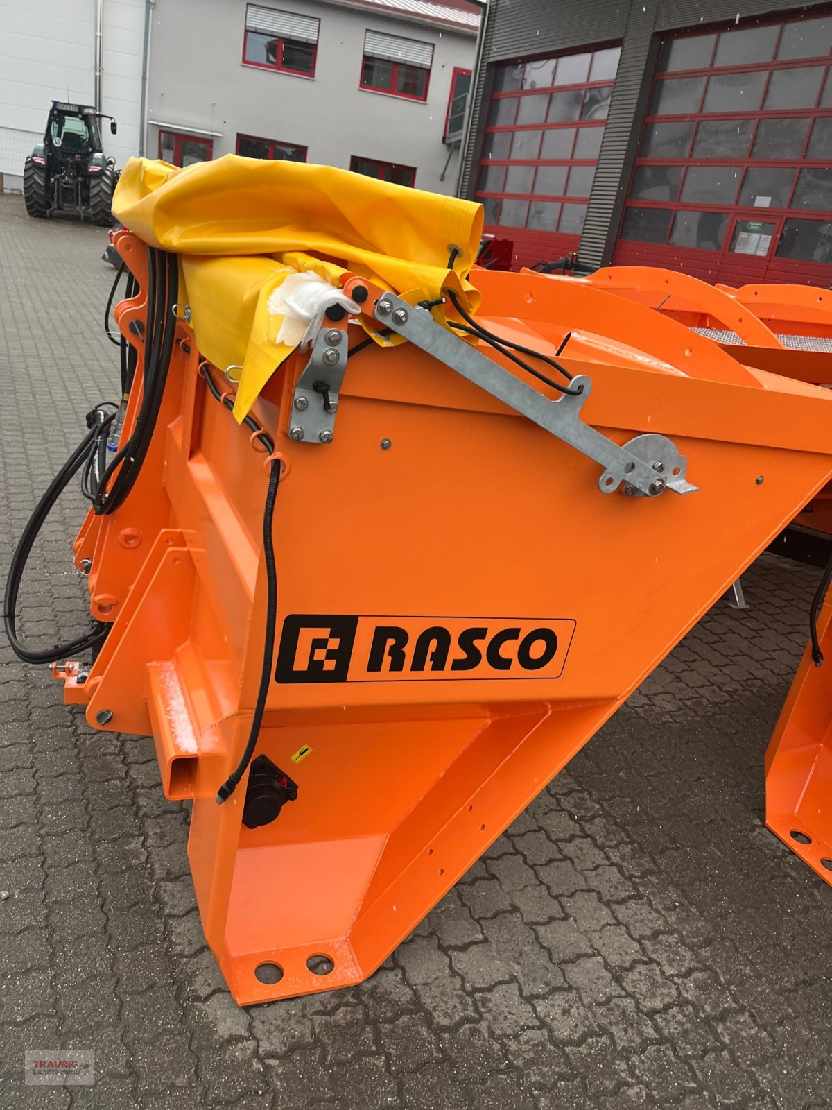 Sandstreuer & Salzstreuer des Typs Rasco TRP1,5, Neumaschine in Mainburg/Wambach (Bild 8)