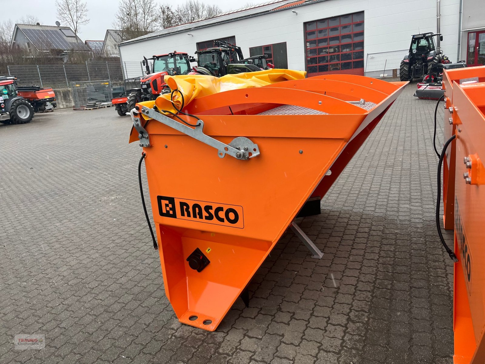 Sandstreuer & Salzstreuer des Typs Rasco TRP1,5, Neumaschine in Mainburg/Wambach (Bild 9)