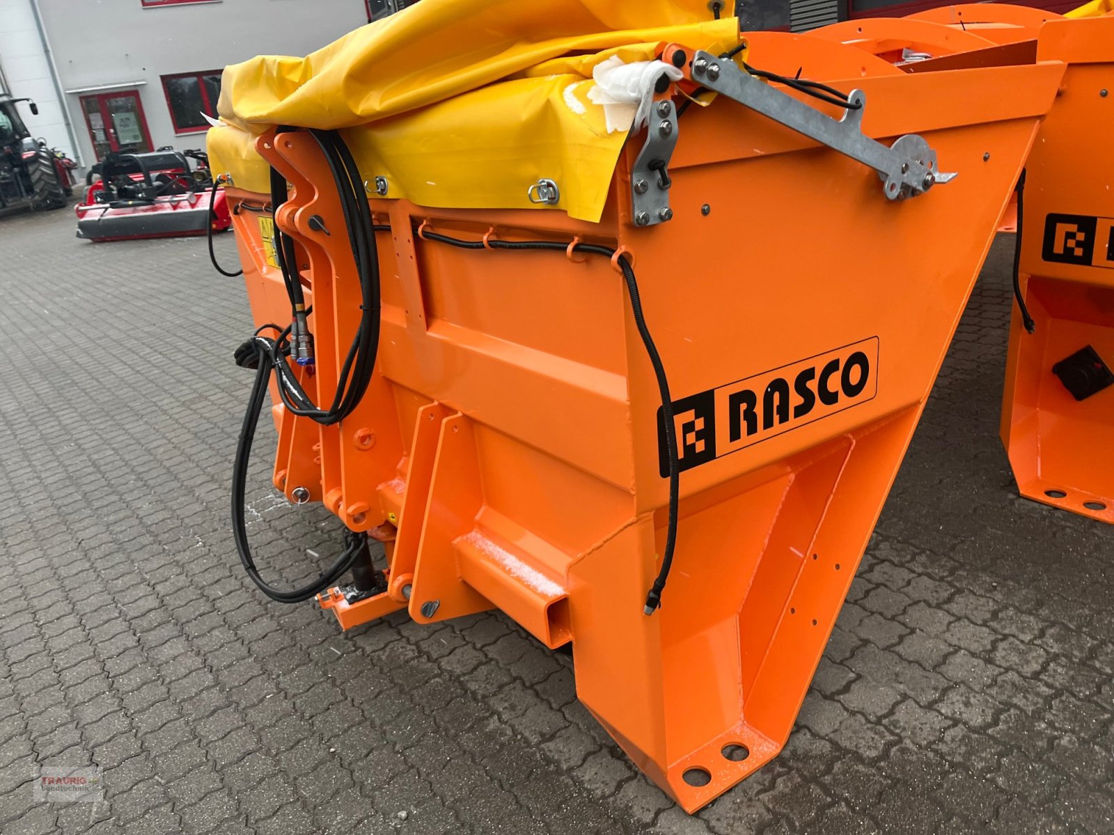 Sandstreuer & Salzstreuer des Typs Rasco TRP1,5, Neumaschine in Mainburg/Wambach (Bild 10)