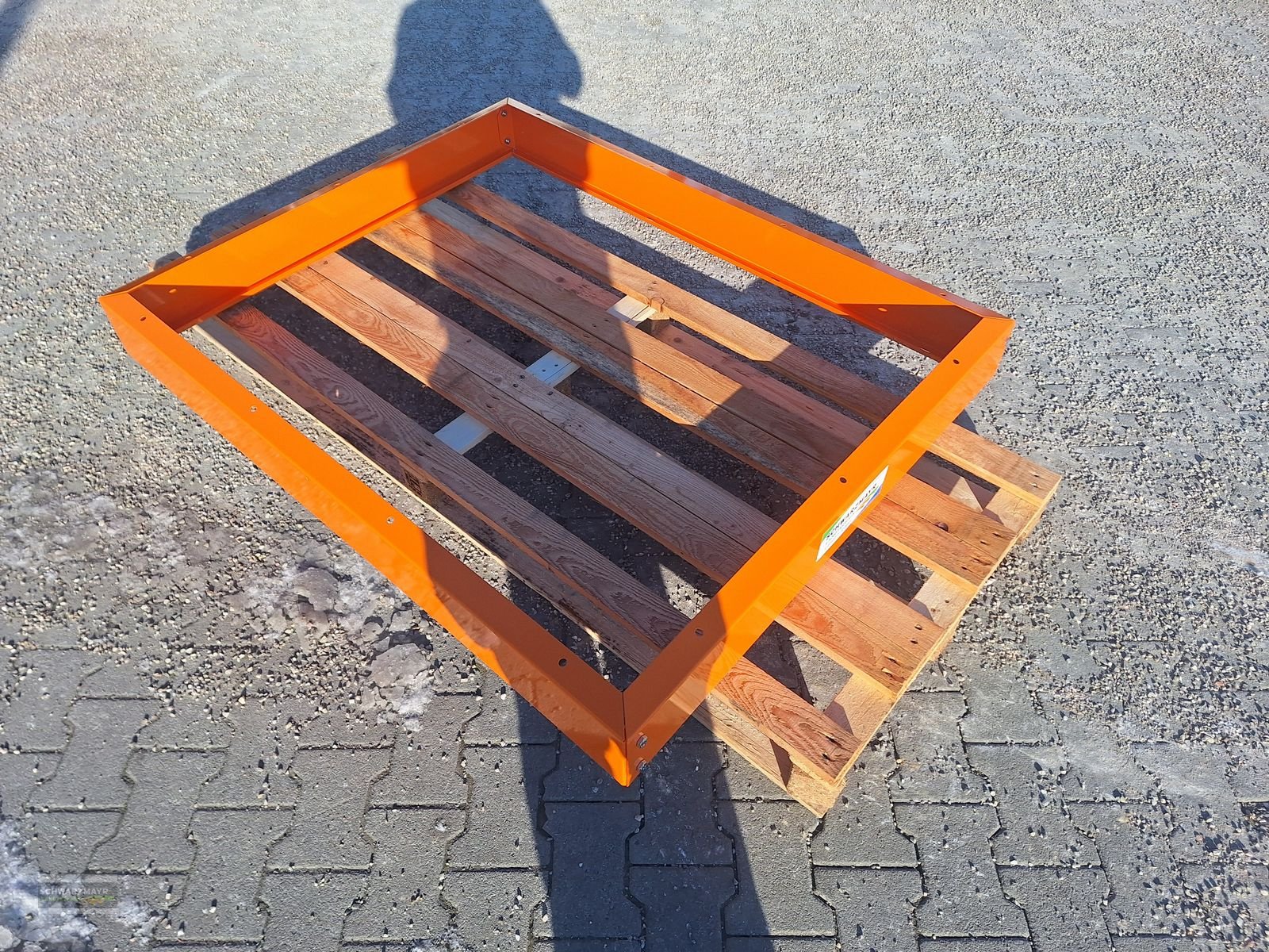 Sandstreuer & Salzstreuer of the type Rauch Aufsatz AX 250, Neumaschine in Aurolzmünster (Picture 4)