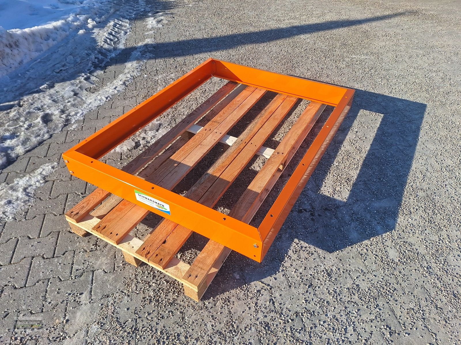 Sandstreuer & Salzstreuer of the type Rauch Aufsatz AX 250, Neumaschine in Aurolzmünster (Picture 1)