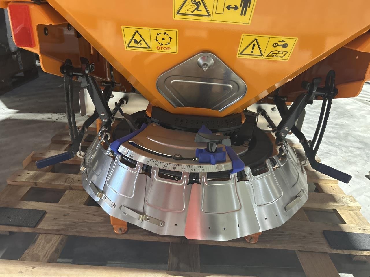 Sandstreuer & Salzstreuer от тип Rauch AXEO 18.1 PTO, Gebrauchtmaschine в Randers SV (Снимка 2)